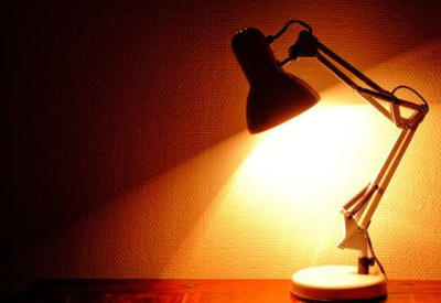 女性睡覺開燈危害大